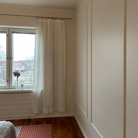 Three Metro Stops From Citycenter *