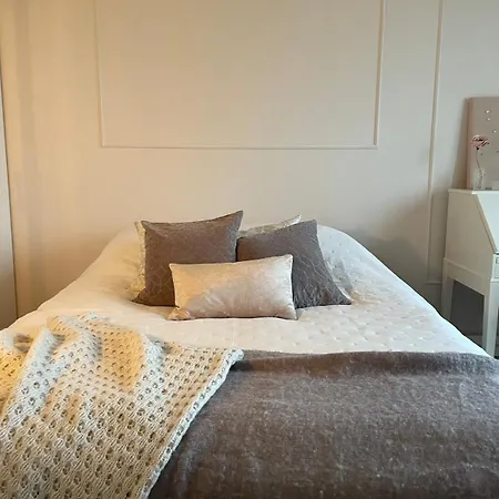 Three Metro Stops From Citycenter ヘルシンキ