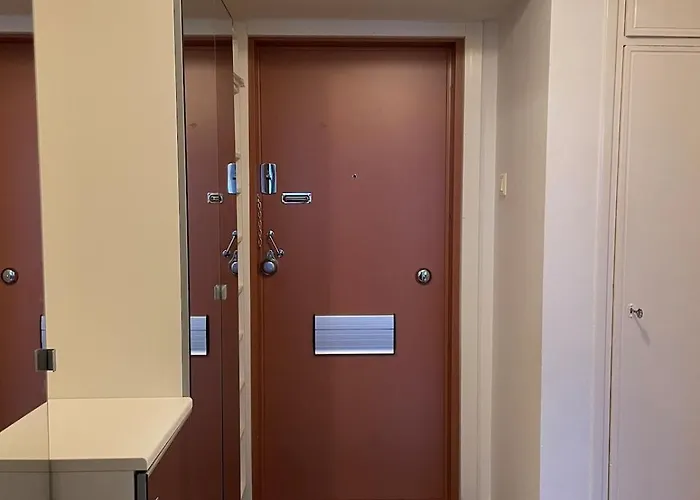 Three Metro Stops From Citycenter Apartment