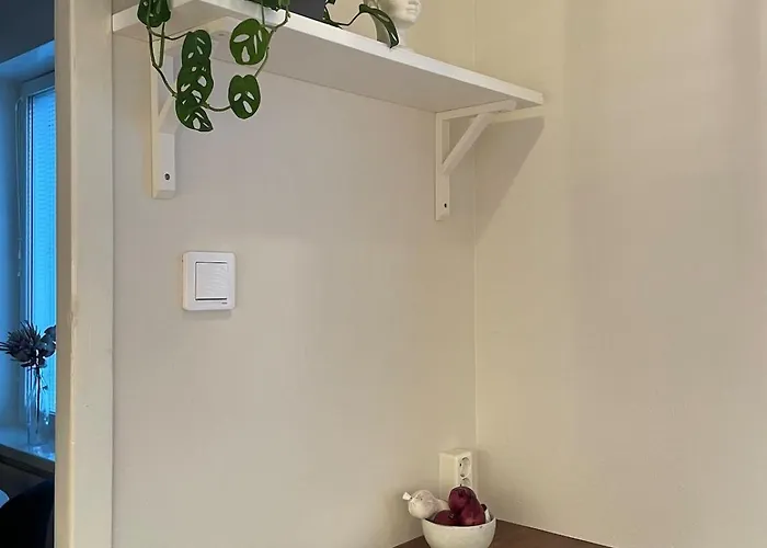 Three Metro Stops From Citycenter Apartment